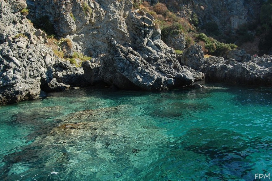 Calabria - scogliera di Copanello e grotte di San Gregorio